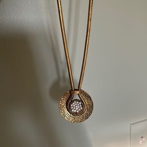 Beautiful gold pendant necklace